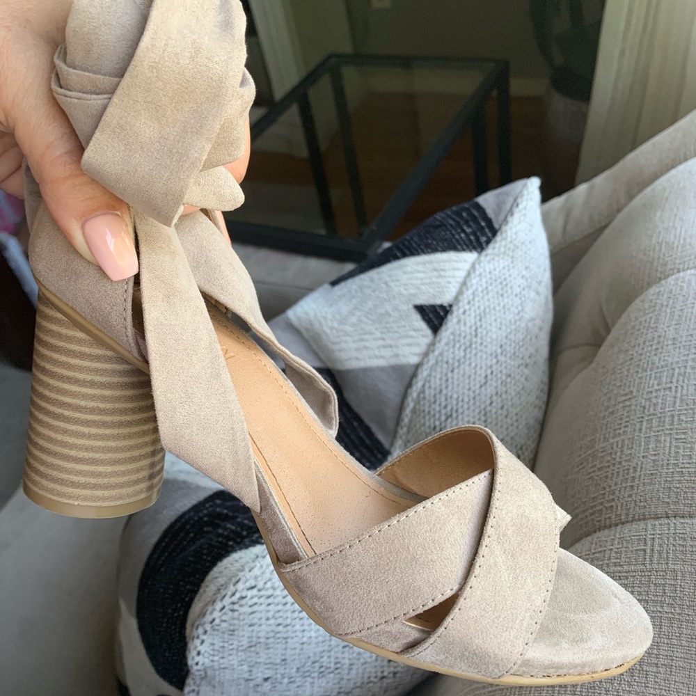 KENNETH COLE ANKLE WRAP BLOCK HEEL SANDAL 💞 - Picture 2 of 4